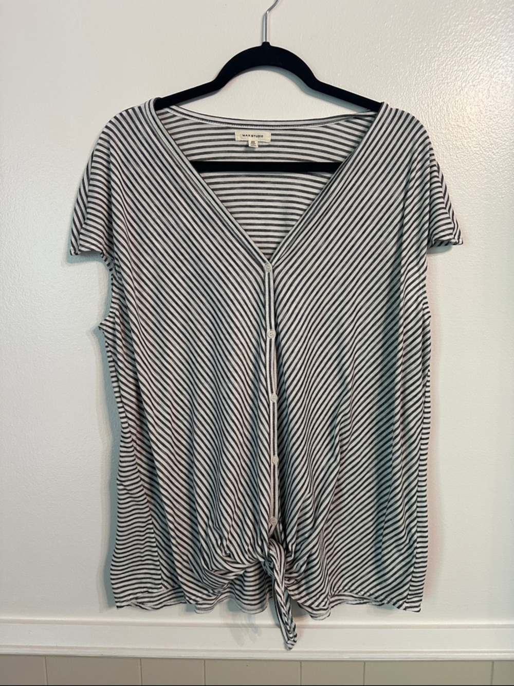 Max Studio Black & White Diagonal Stripe Button-Front Tie Hem Top 2X